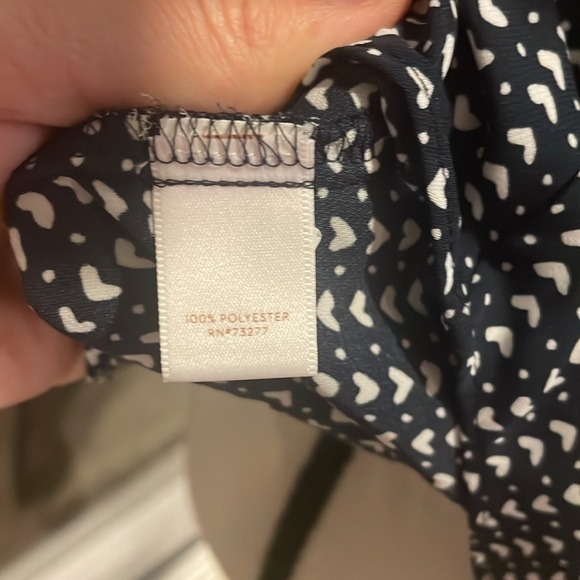 EUC Lauren Conrad Navy with white Hearts Blouse Size Medium - Picture 9 of 9